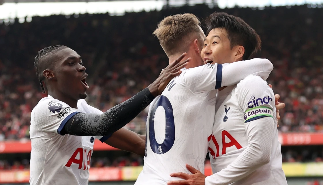 Son's double earns Tottenham 2-2 draw at Arsenal